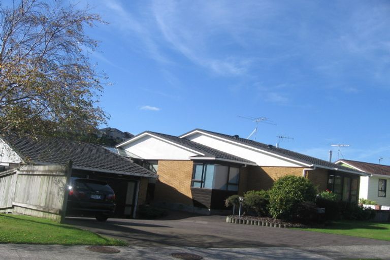 Photo of property in 16 Observatory Close, Whitby, Porirua, 5024