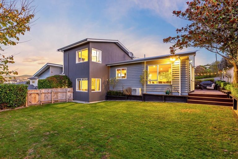 Photo of property in 11 Te Puia Drive, Aotea, Porirua, 5024