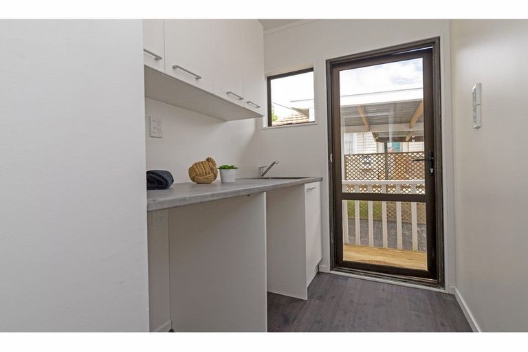 Photo of property in 1/111 Lincoln Park Avenue, Massey, Auckland, 0614