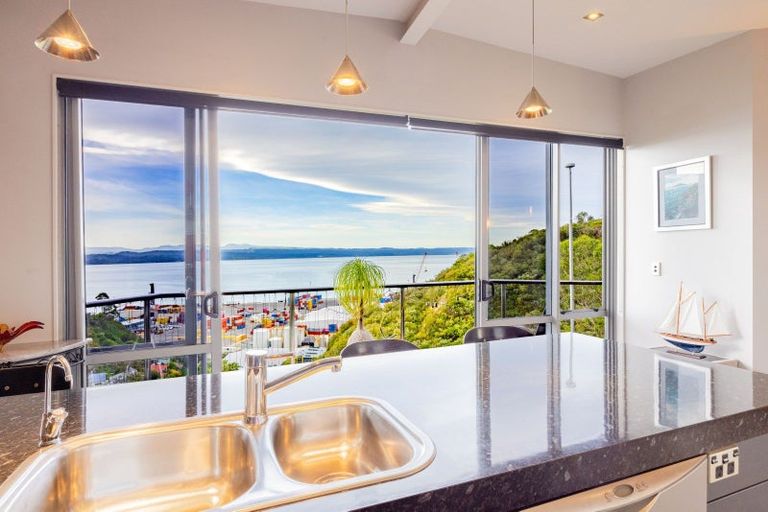 Photo of property in 4b Seapoint Road, Bluff Hill, Napier, 4110