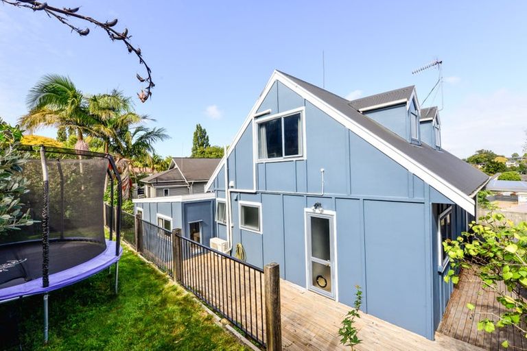 Photo of property in 30 Banbury Crescent, Fairfield, Hamilton, 3214