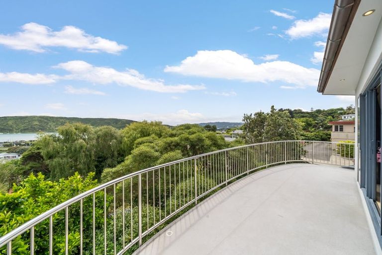 Photo of property in 8a Kiriwai Road, Paremata, Porirua, 5024