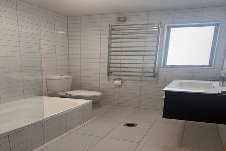 Photo of property in 10/3 Severn Street, Island Bay, Wellington, 6023