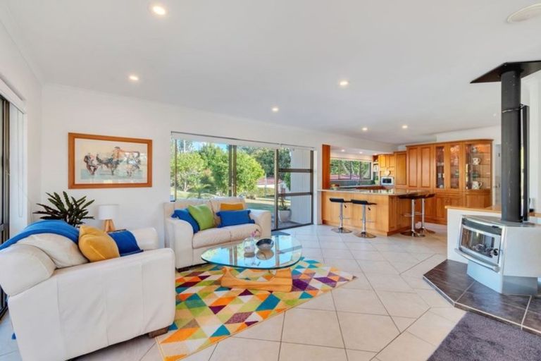 Photo of property in 60 Kaipara Road, Papakura, 2582