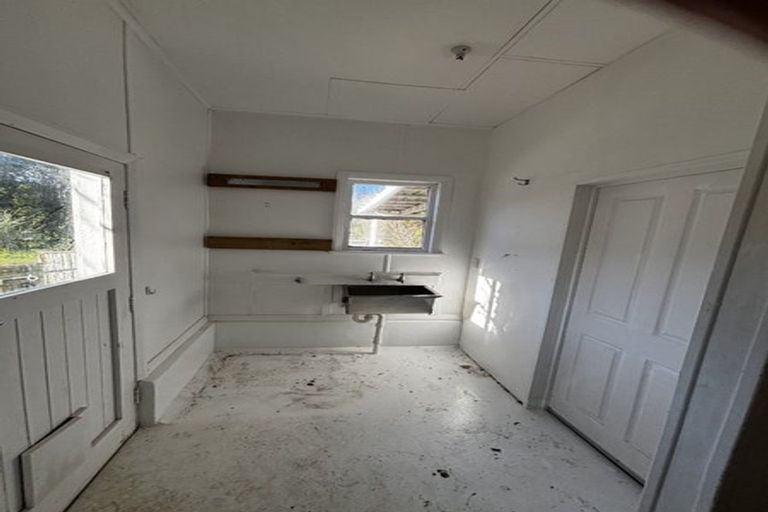 Photo of property in 22 Banks Street, Marfell, New Plymouth, 4310