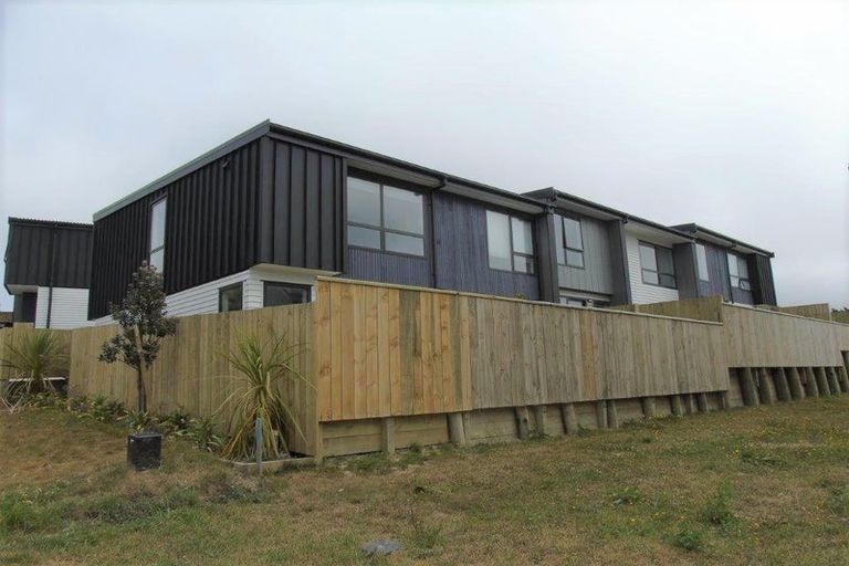 Photo of property in 62u3 Spenmoor Street, Newlands, Wellington, 6037