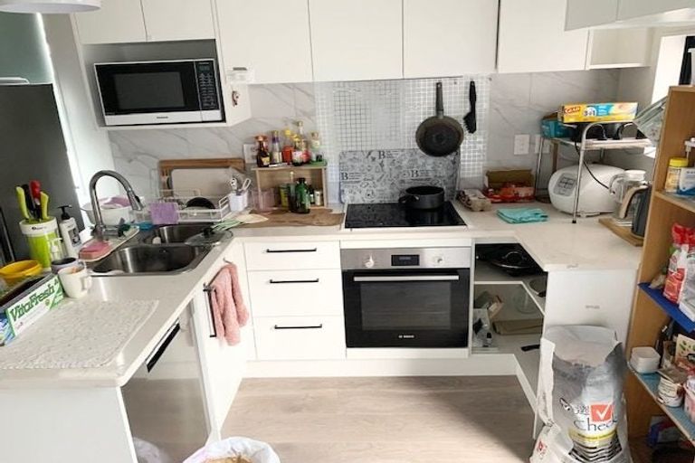 Photo of property in 32 Morihana Close, Glen Eden, 0602