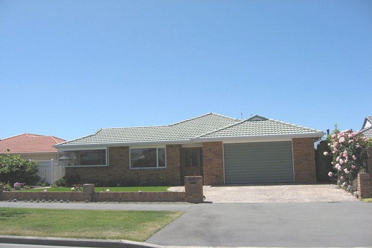 Photo of property in 14 Rue De La Mare, Parklands, Christchurch, 8083
