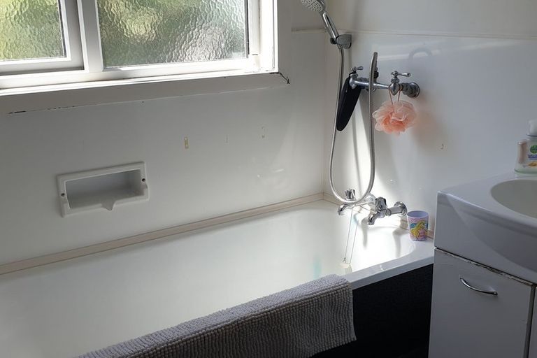 Photo of property in 9 Terrace Road, Titahi Bay, Porirua, 5022