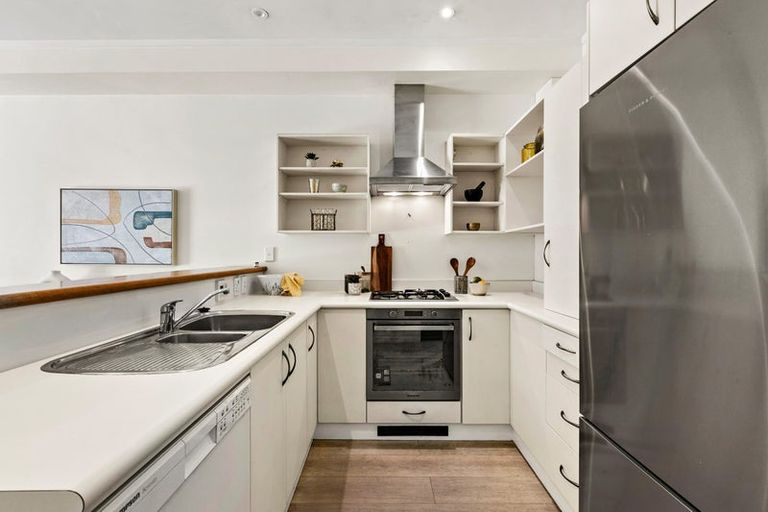 Photo of property in 2/37 Majoribanks Street, Mount Victoria, Wellington, 6011