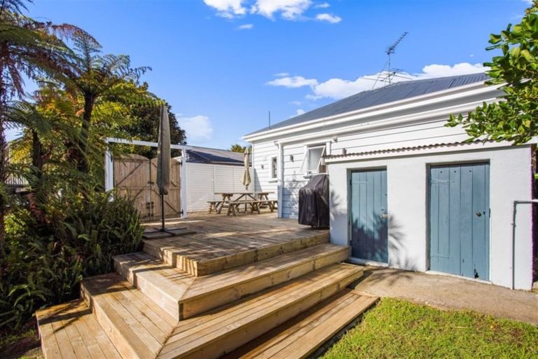Photo of property in 139 Titirangi Road, New Lynn, Auckland, 0600