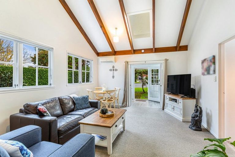 Photo of property in 1/10 Springbank Lane, Te Atatu Peninsula, Auckland, 0610