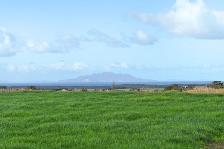 Photo of property in 210 Staniforth Road, Kaiwaka, Wellsford, 0975