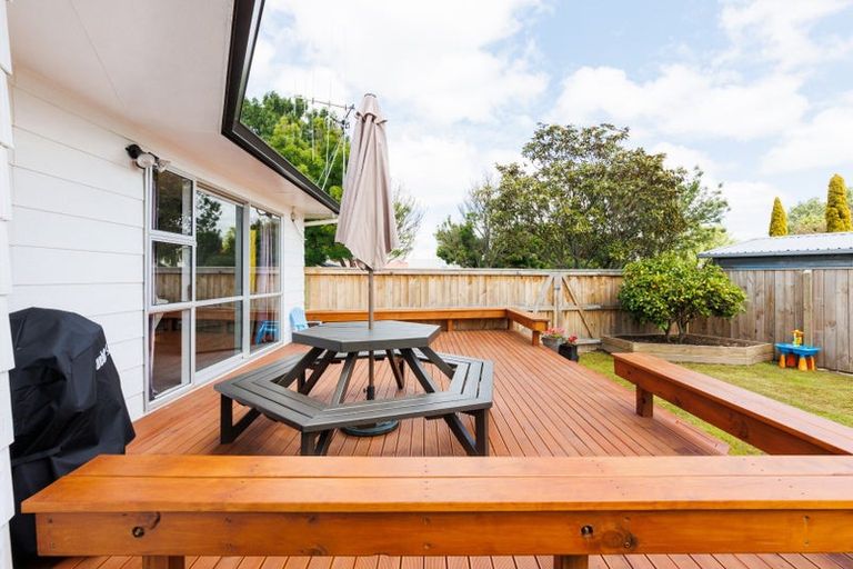 Photo of property in 3 Forbes Place, Kelvin Grove, Palmerston North, 4414