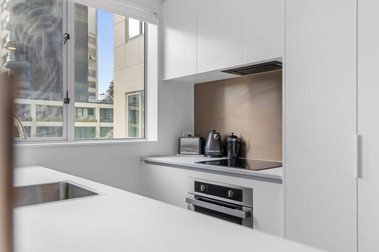 Photo of property in 7/12 Maunganui Road, Mount Maunganui, 3116