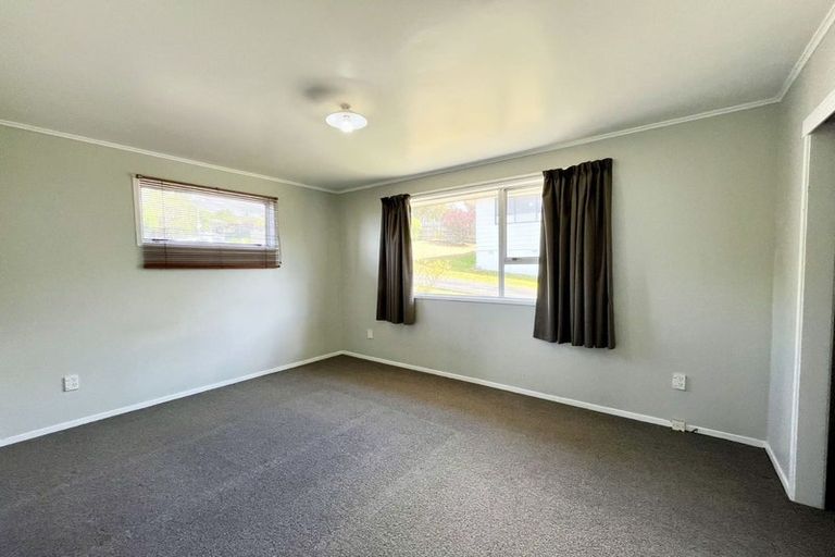 Photo of property in 20 Trias Road, Totara Vale, Auckland, 0629
