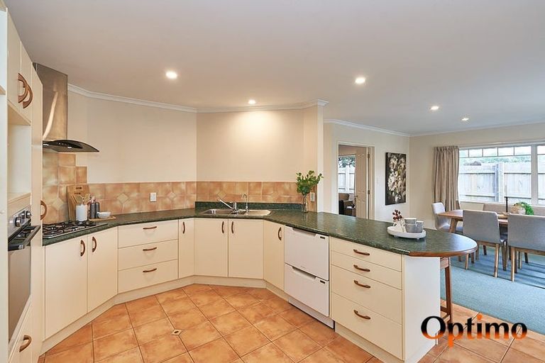 Photo of property in 21 Rothesay Place, Highbury, Palmerston North, 4412