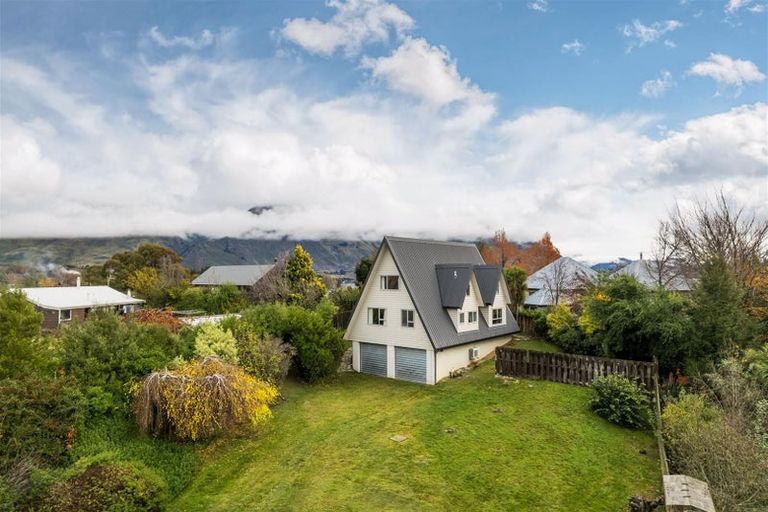 Photo of property in 11 Kowhai Drive, Wanaka, 9305