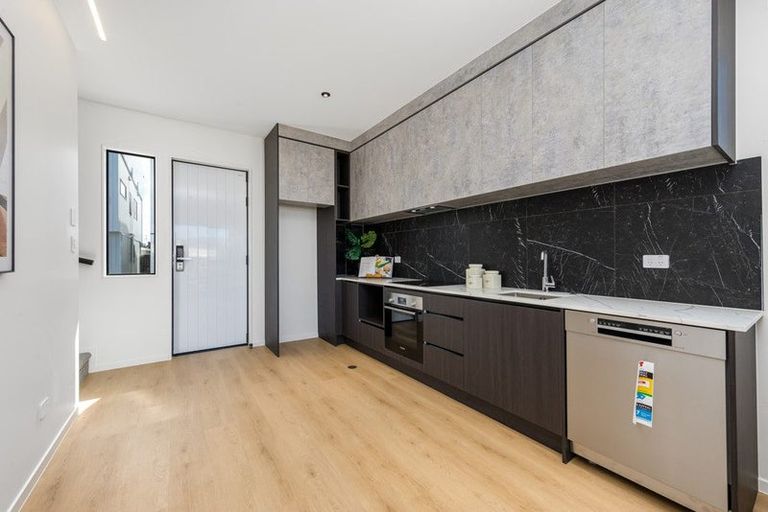 Photo of property in 13 Edgerton Road, Te Atatu Peninsula, Auckland, 0610