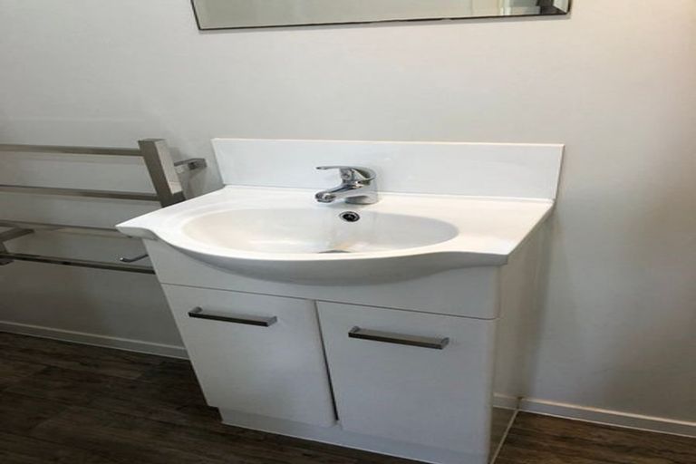 Photo of property in 1/39 Bayview Road, Bayview, Auckland, 0629