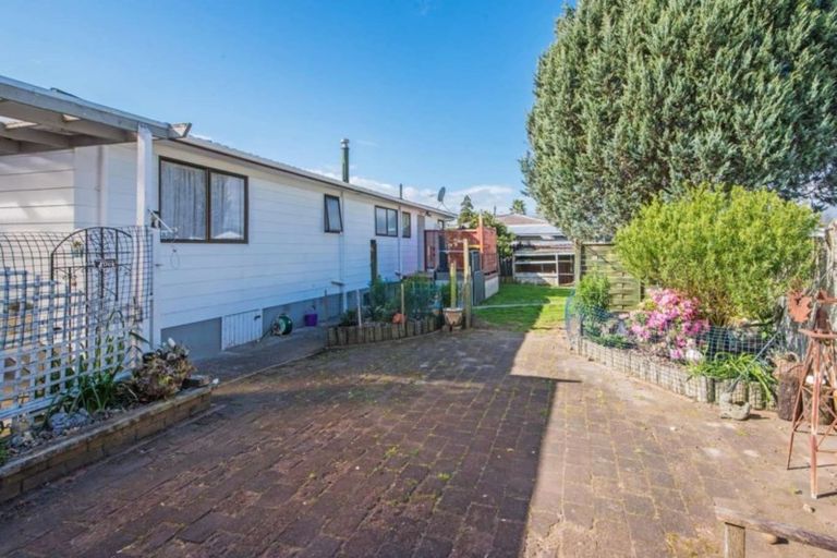 Photo of property in 14 Le Havre Place, Takanini, 2112