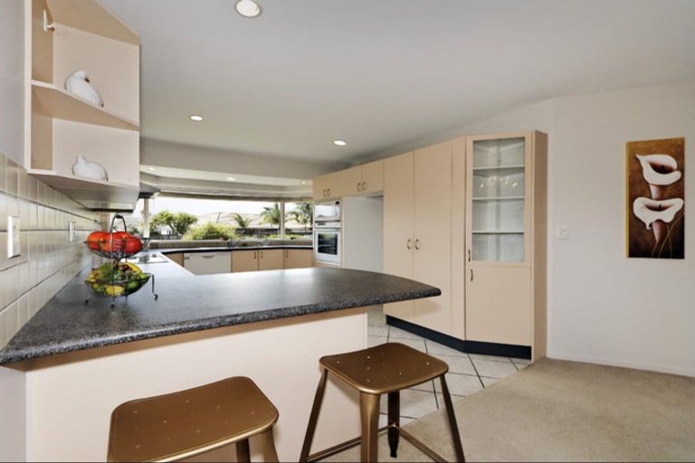 Photo of property in 21 Suncrest Drive, West Harbour, Auckland, 0618
