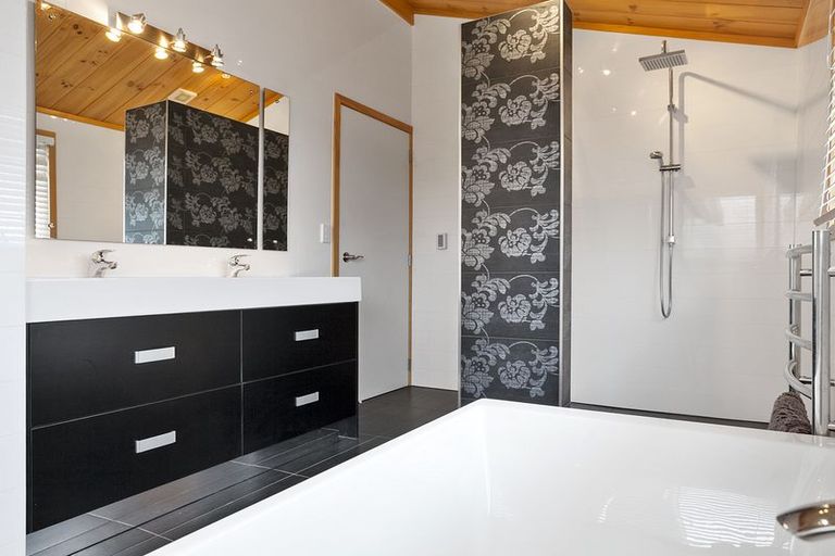 Photo of property in 7 Leeward Drive, Whitianga, 3510