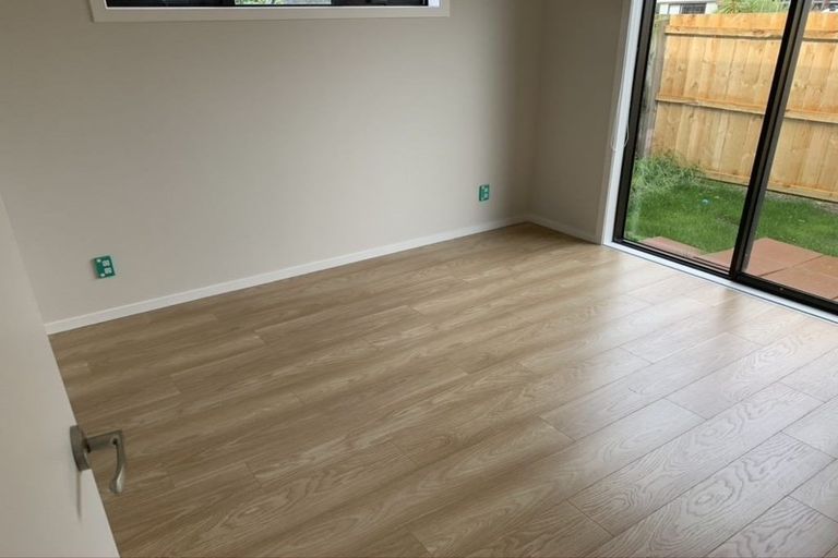 Photo of property in 5a Tawa Road, Te Atatu Peninsula, Auckland, 0610