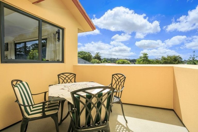 Photo of property in 1a Lake Road, Northcote, Auckland, 0627