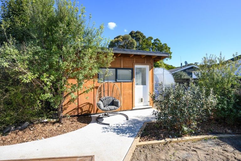 Photo of property in 10 Gladys Place, Kelvin Grove, Palmerston North, 4414