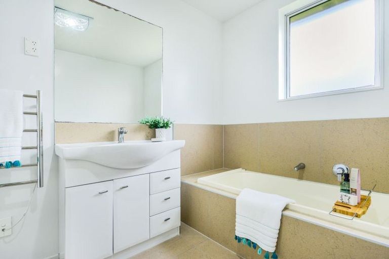 Photo of property in 18 Te Ironui Place, Huntington, Hamilton, 3210