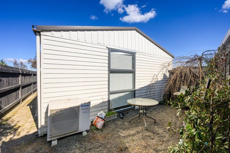 Photo of property in 10 Gladys Place, Kelvin Grove, Palmerston North, 4414