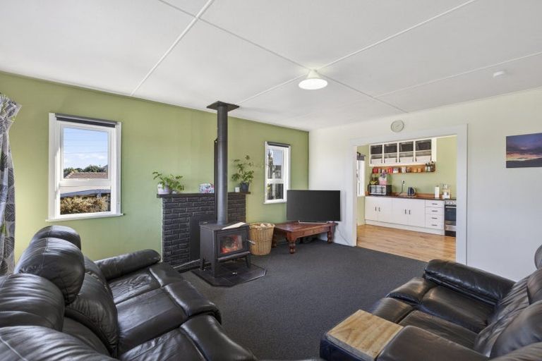 Photo of property in 15 Simons Street, Moturoa, New Plymouth, 4310