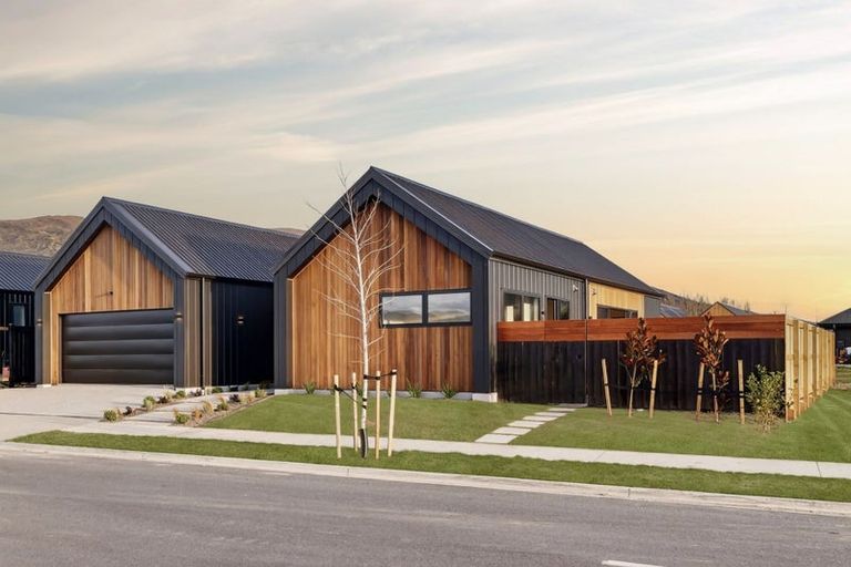 Photo of property in 3 Raspberry Close, Wanaka, 9382