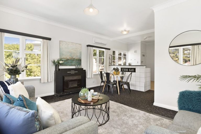 Photo of property in 122 The Parade, Island Bay, Wellington, 6023