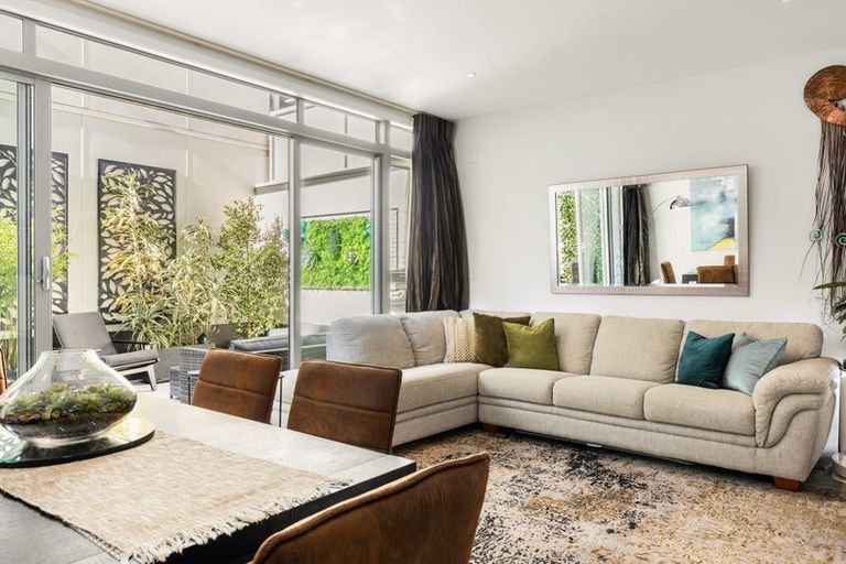 Photo of property in Las Olas De Cuba, 1/35 Torrens Terrace, Mount Cook, Wellington, 6011