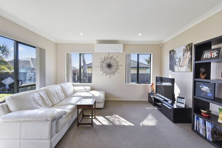 Photo of property in 43 Turnberry Drive, Wattle Downs, Auckland, 2103