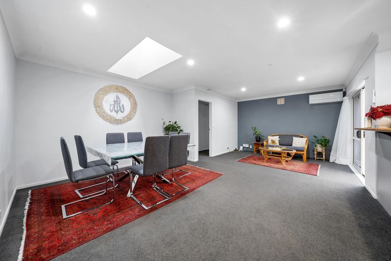 Photo of property in 35 Croftview Road, Wattle Downs, Auckland, 2103