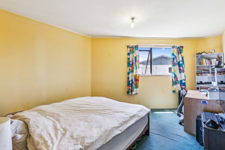 Photo of property in 20 Sunhaven Drive, Newlands, Wellington, 6037