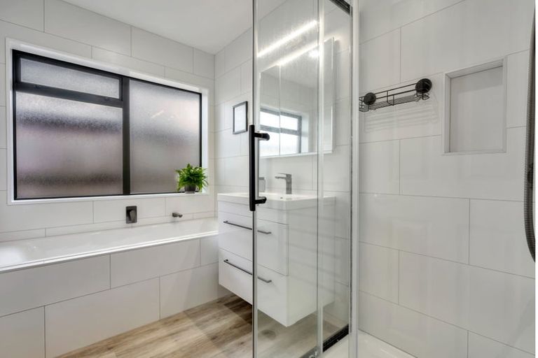 Photo of property in 3 Ron Wyatt Lane, Waiuku, 2123