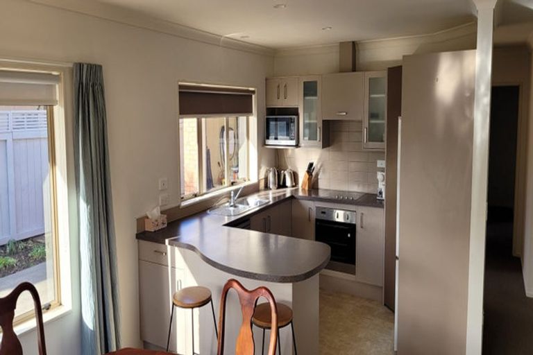 Photo of property in 15 Balmerino Grove, Waikanae, 5036