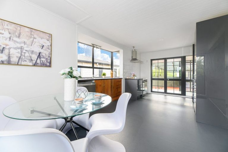 Photo of property in 276 Sturges Road, Henderson, Auckland, 0612