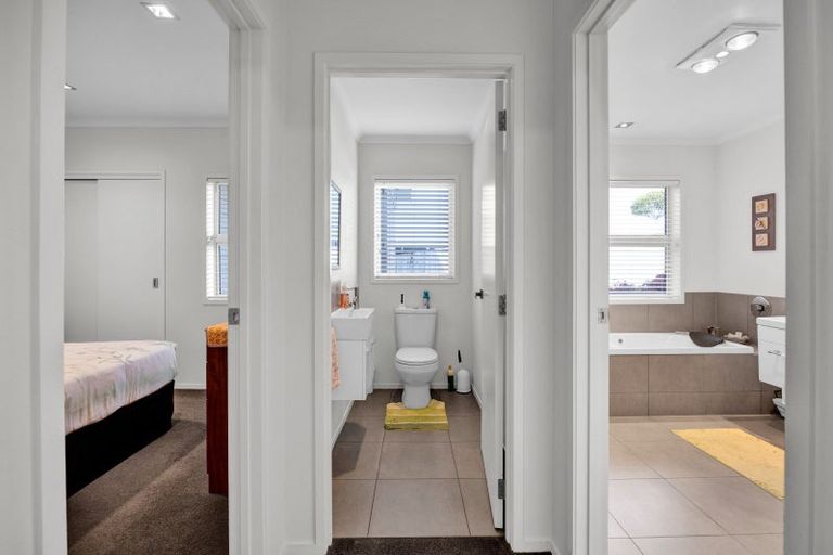 Photo of property in 27 Montague Grove, Stratford, 4332