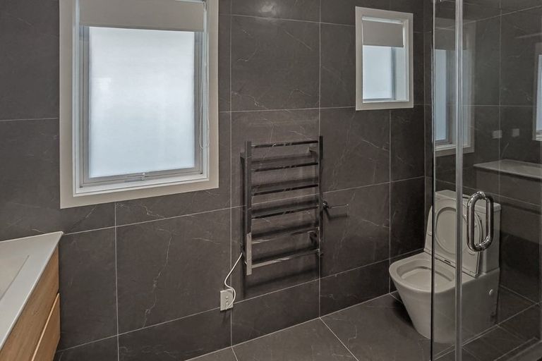 Photo of property in 27 Marsh Avenue, Forrest Hill, Auckland, 0620