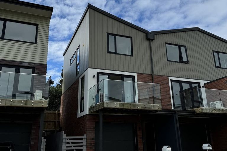 Photo of property in 16 Te Puketoka Lane, Mangere, Auckland, 2022