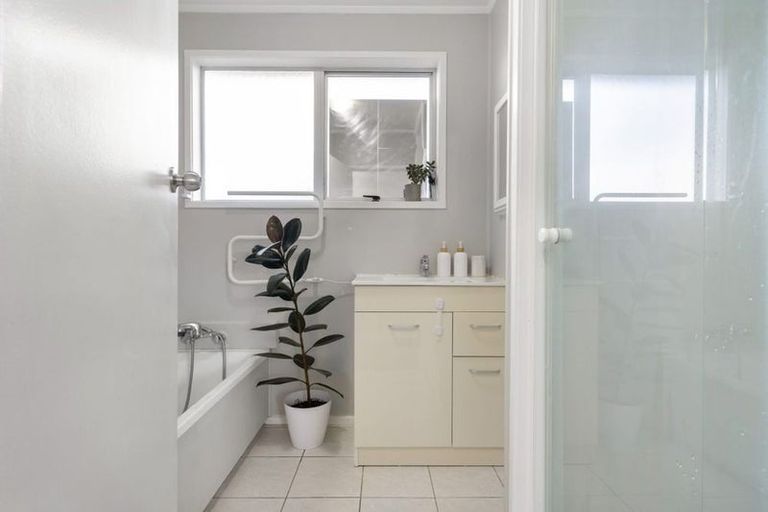 Photo of property in 23 Cherry Tree Place, Massey, Auckland, 0614