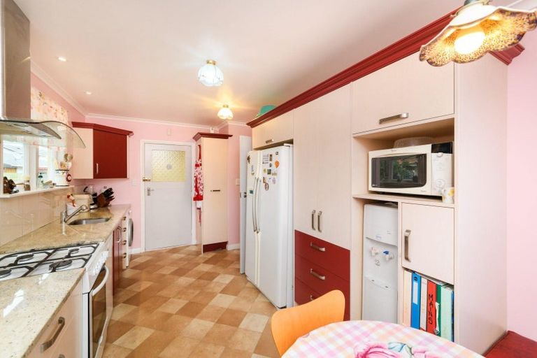 Photo of property in 7 Exeter Crescent, Takaro, Palmerston North, 4412