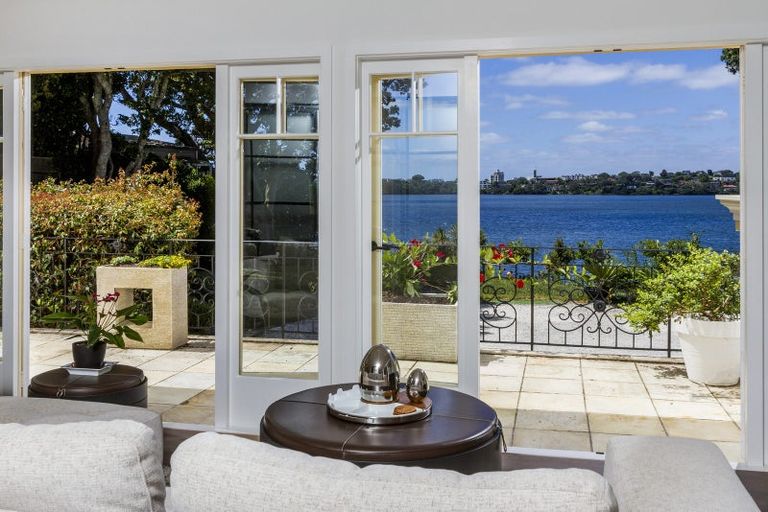 Photo of property in 40 Shakespeare Road, Milford, Auckland, 0620