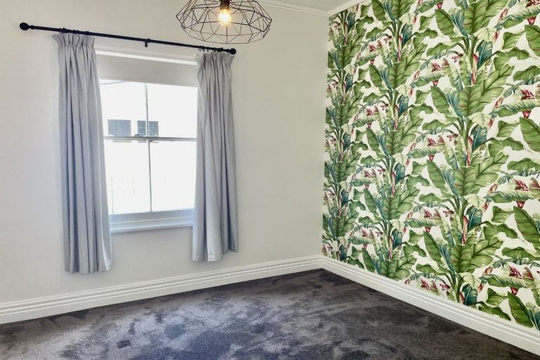 Photo of property in 131 Shakespeare Road, Bluff Hill, Napier, 4110