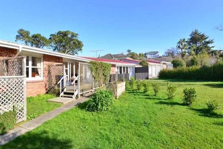 Photo of property in 4/19 Montana Avenue, Murrays Bay, Auckland, 0630